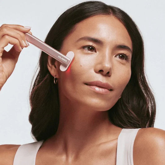 Nuvaskin avis dermatologue : l’anti-cernes « stylé » tient-il ses promesses ?