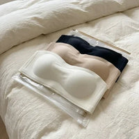 Photo cliente : les trois coloris du soutien-gorge invisible reçus dans leur pochette