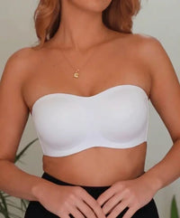 Photo cliente : le soutien-gorge invisible blanc porté, effet galbant naturel