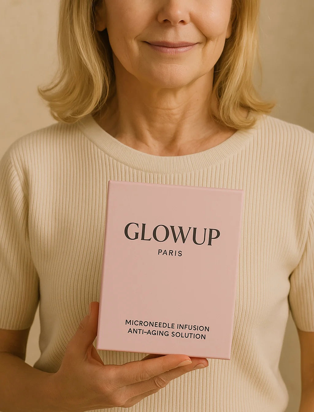 Micro-infusion Anti-âge GlowChicParis présentée avec son applicateur