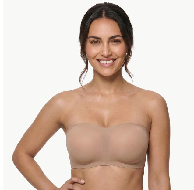 Soutien-gorge invisible sans bretelles porté en coloris chair